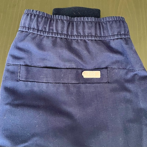 Men’s Medium Figs Navy Jogger scrubs - Picture 2 of 3